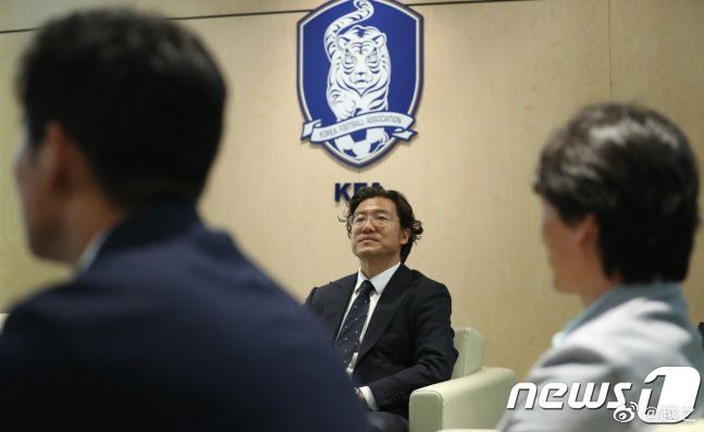 他还是从原路，进到了伊藤菜菜子的小院。